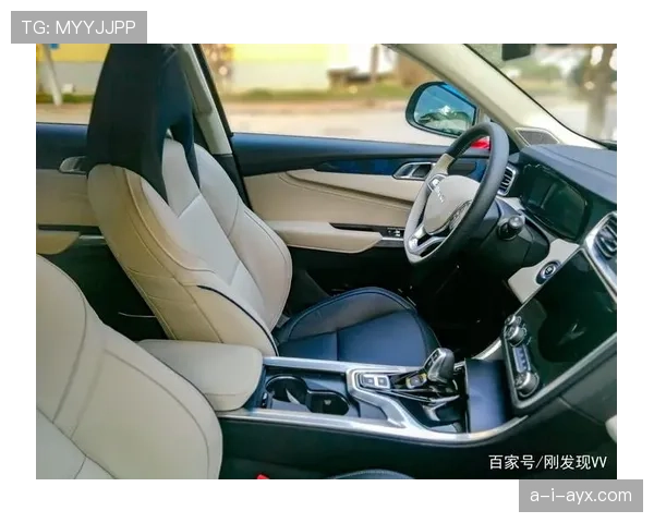 林孝埈赛场冷若冰霜，机场随手一拍像刚搬进豪区的新邻居