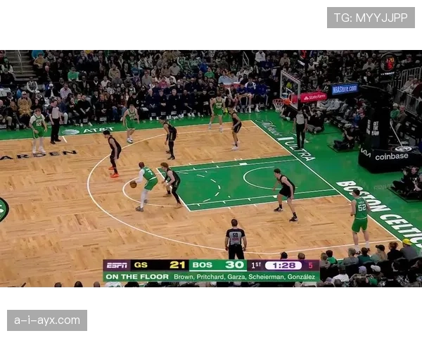 杰伦·布朗挡拆拉开防守空间提振球队关键得分效率