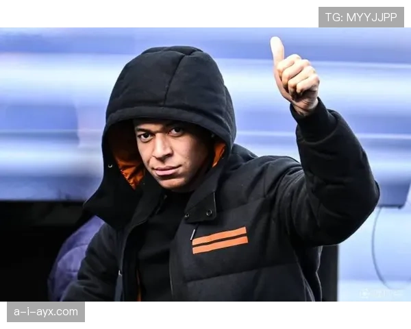 姆巴佩穿着限量球鞋逛街，普通人脑补不到的奢侈细节直接炸裂